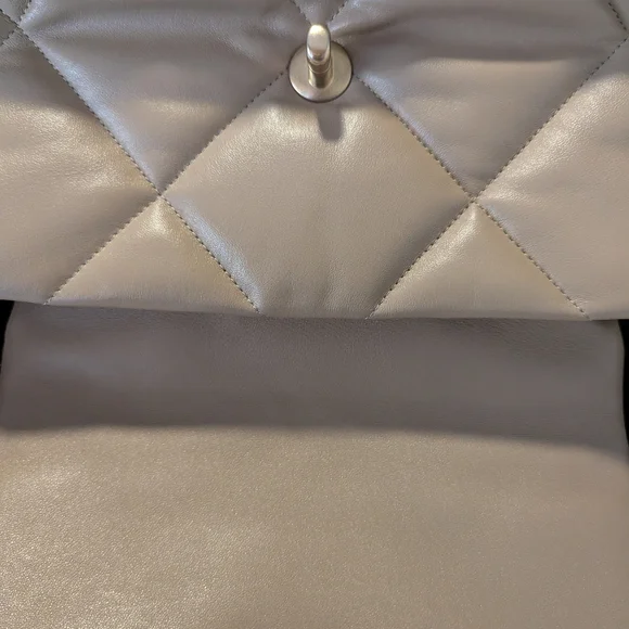Chanel 19 Light Beige Quilted Shoulder Bag - Picture 12 of 12